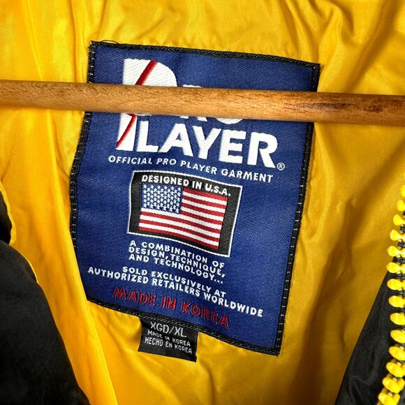 Vintage Pro Player Iowa Hawkeyes Jacket Size XL Yellow Black Puffer Zip Up NCAA - Picture 3 of 13